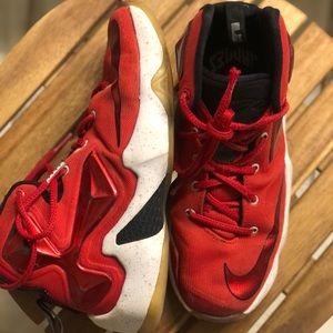 Red Nike Lebron’s- Boys Youth- basketball shoes 🏀